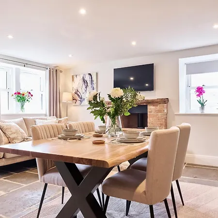 The Smithy - Uk50392 Summer Bridge