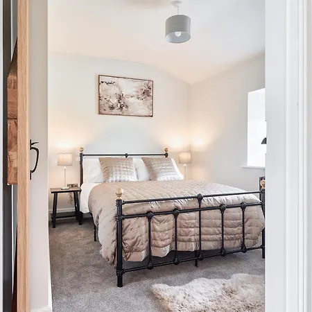 The Smithy - Uk50392 * Summer Bridge