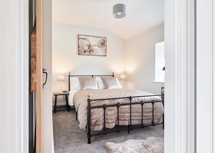 The Smithy - Uk50392 * Summer Bridge