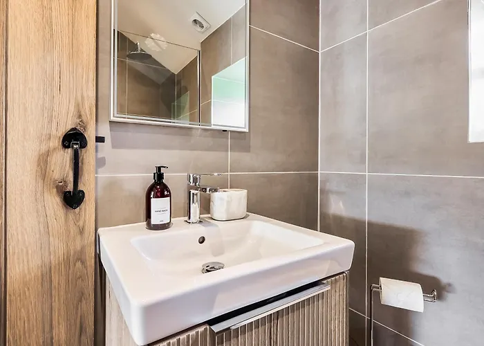 The Smithy - Uk50392 *